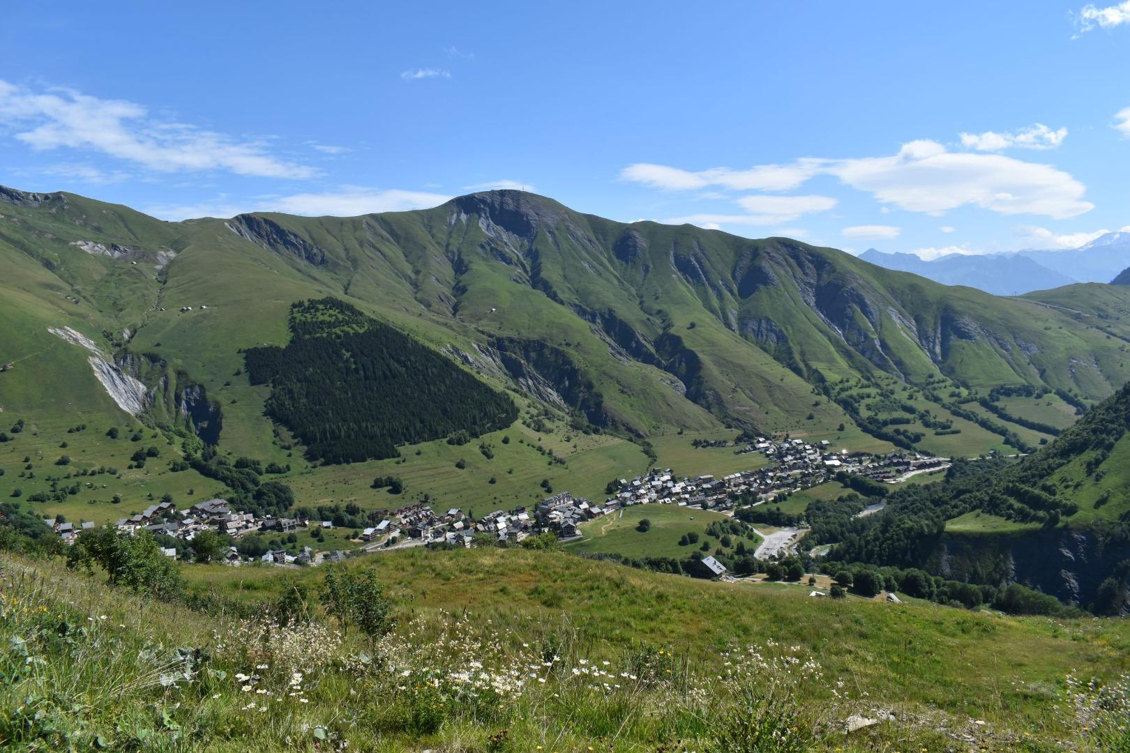 La vue sur le village de St Sorlin d'Arves depuis le chalet